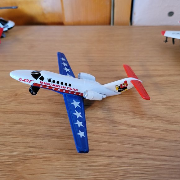 2000 Matchbox D.A.R.E. Cessna Citation Jet - Picture 7 of 9